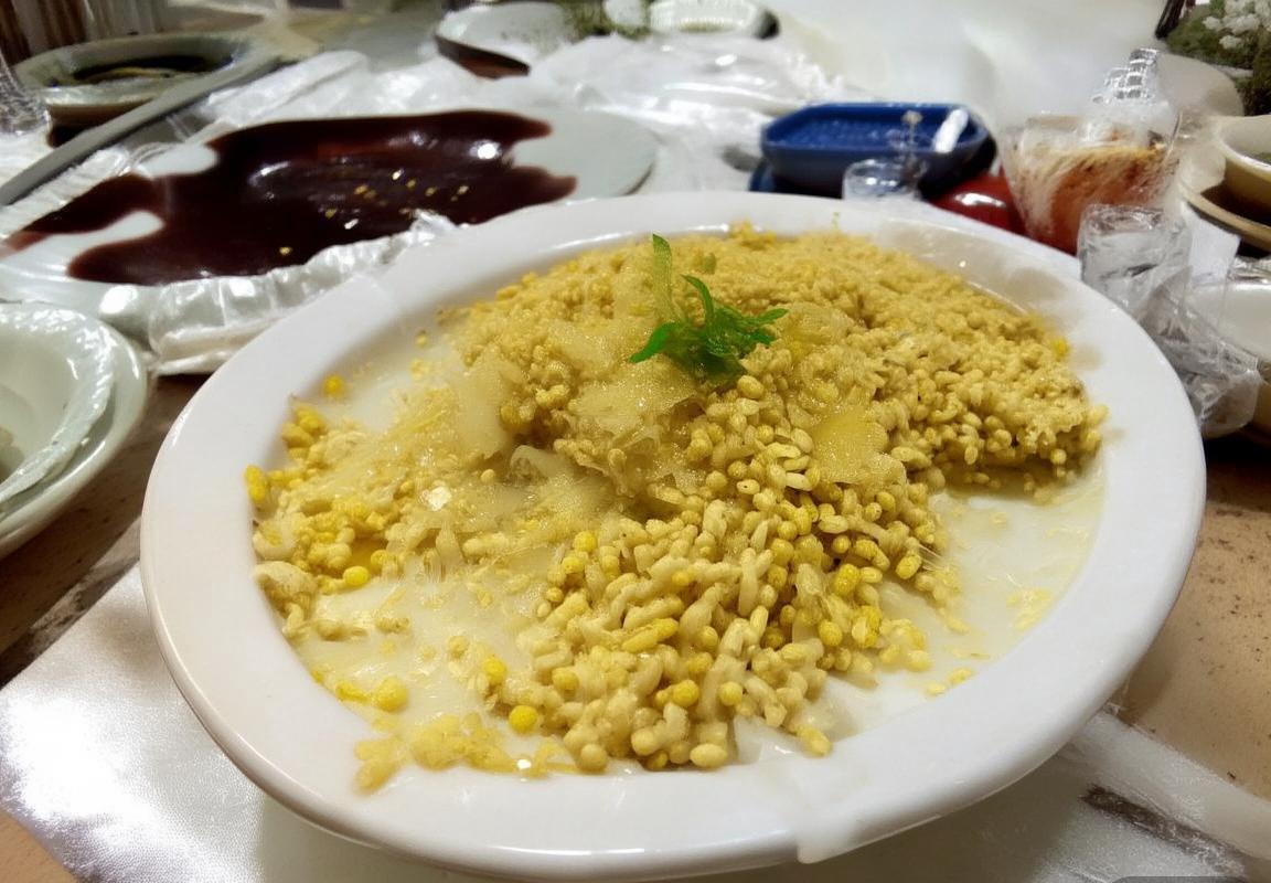 泰国足球逆袭新加坡：激情瞬间，进球与欢呼的瞬间